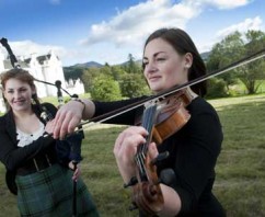 Henderson Sisters in final of Glenfiddich Piping and Fiddle Championships